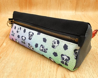 Handgemaakte Panda etui, rits etui, pen organizer, make-up tas, leuke panda pouch, driehoek rits zakje, pen opslag