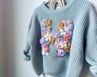 Pull à initiales florales brodées sur mesure, pull personnalisé pour tout-petits, pull pour bébé personnalisé, pull à initiales personnalisées, pull avec nom de bébé