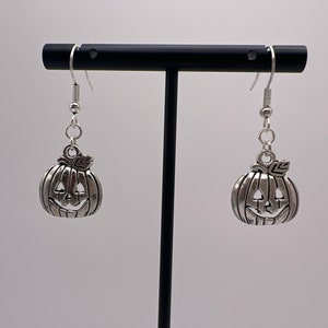 Silver Tone Jack-o-Lantern Pumpkin dangle earrings