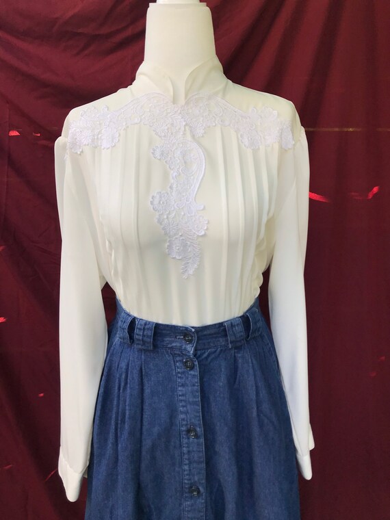 Vintage pleated lace blouse // mandarin collar whi
