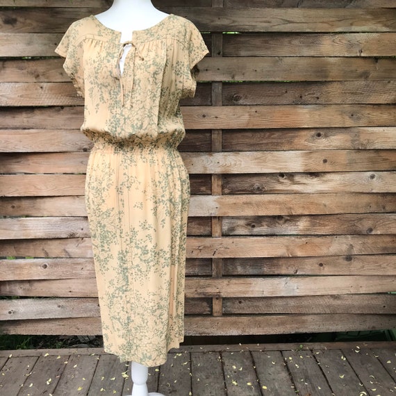 Vintage floral dress // yellow & green elastic wai