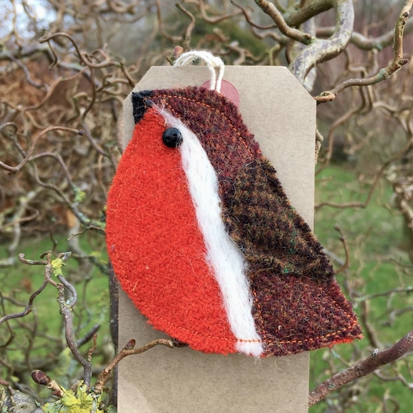 Bobby Robin Bird Brooch/ Pin.Handmade with Harris tweed.  Christmas present// stocking filler// secret Santa