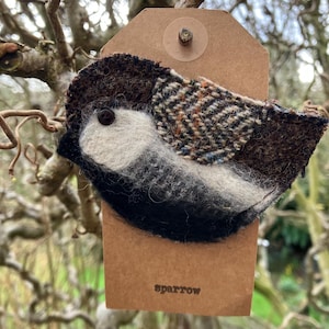 Tweed Sparrow Brooch: Handmade Wool Bird Pin