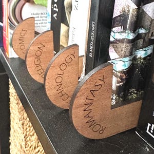 Bookshelf marker organizer, book organizer