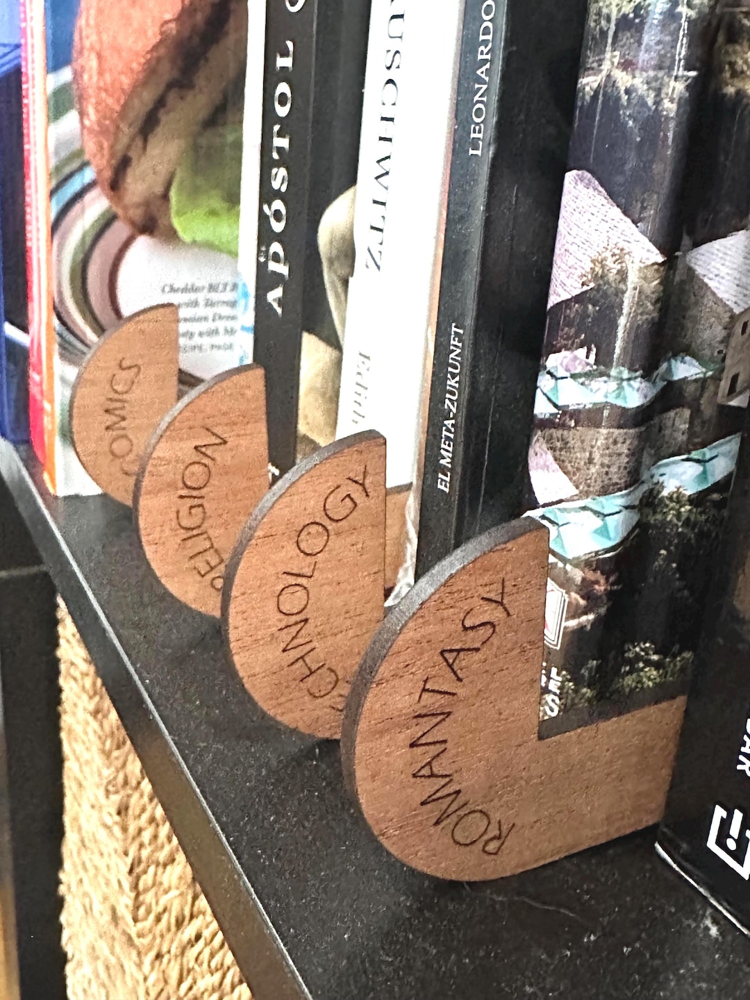 Bookshelf marker organizer, book organizer