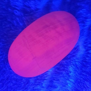 Mangano Calcite Palm Stone - UV Reactive Pink Calcite- Free Shipping