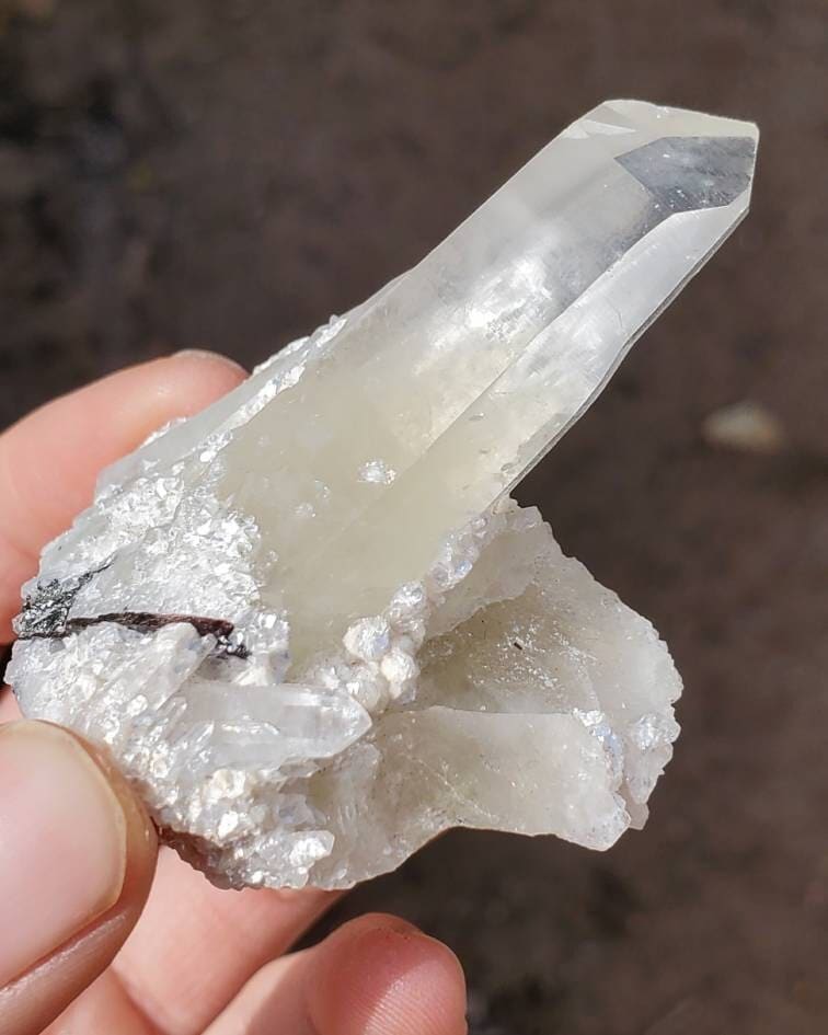 quartz péruvien avec muscovite, humite et pyrite - lecture de cristal incluse