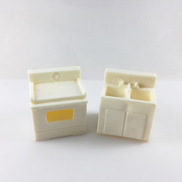 Fisher Price Little People Sink Oven, 1970s Toys, Little People, Toy Sink, Toy Oven, Fisher Price, 1970s, Doll House Furniture, Plastic Toys