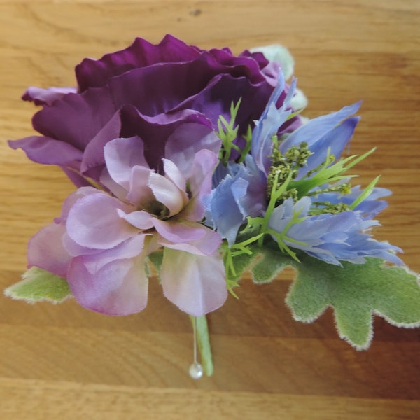 Purple boutonnière, boutonnière de mariage, Lisianthus boutonnière, boutonnière palefreniers, Mesdames Corsage, violet fleurs de mariage, fleurs artificielles