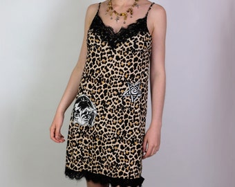 Vestido de leopardo rediseñado talla S/M 8-10