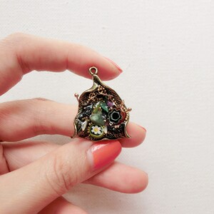 Design Flower Natural Stone Crystal Glass Pendant Unique Gift Necklace Mosic Art Design Butterfly Pendant Jewelry