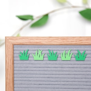 Kick Some Grass de Candy Letters • Decoraciones de primavera, Íconos para tableros de letras sobre naturaleza y jardín • Accesorios para tableros de letras