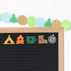 Happy Camper de Candy Letters • Íconos de tableros de letras para acampar y verano • Accesorios para tableros de letras para cabañas de aventura, senderismo y montaña