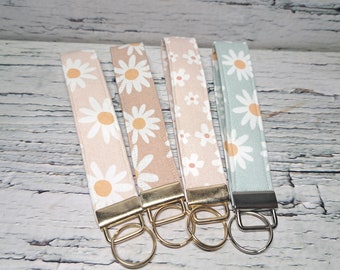 Keychain keychain wrist strap bracelet daisy pink beige blue Boho flowers