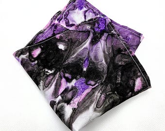 Fazzoletto da taschino in seta dipinto a mano, 25 cm, accessorio artistico da indossare (pezzo unico)