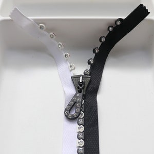 SS24 (13 Zoll) Lange Swarovski Crystal Strass Schwarz & Weiß Reißverschluss an einem Ende durch PC geschlossen