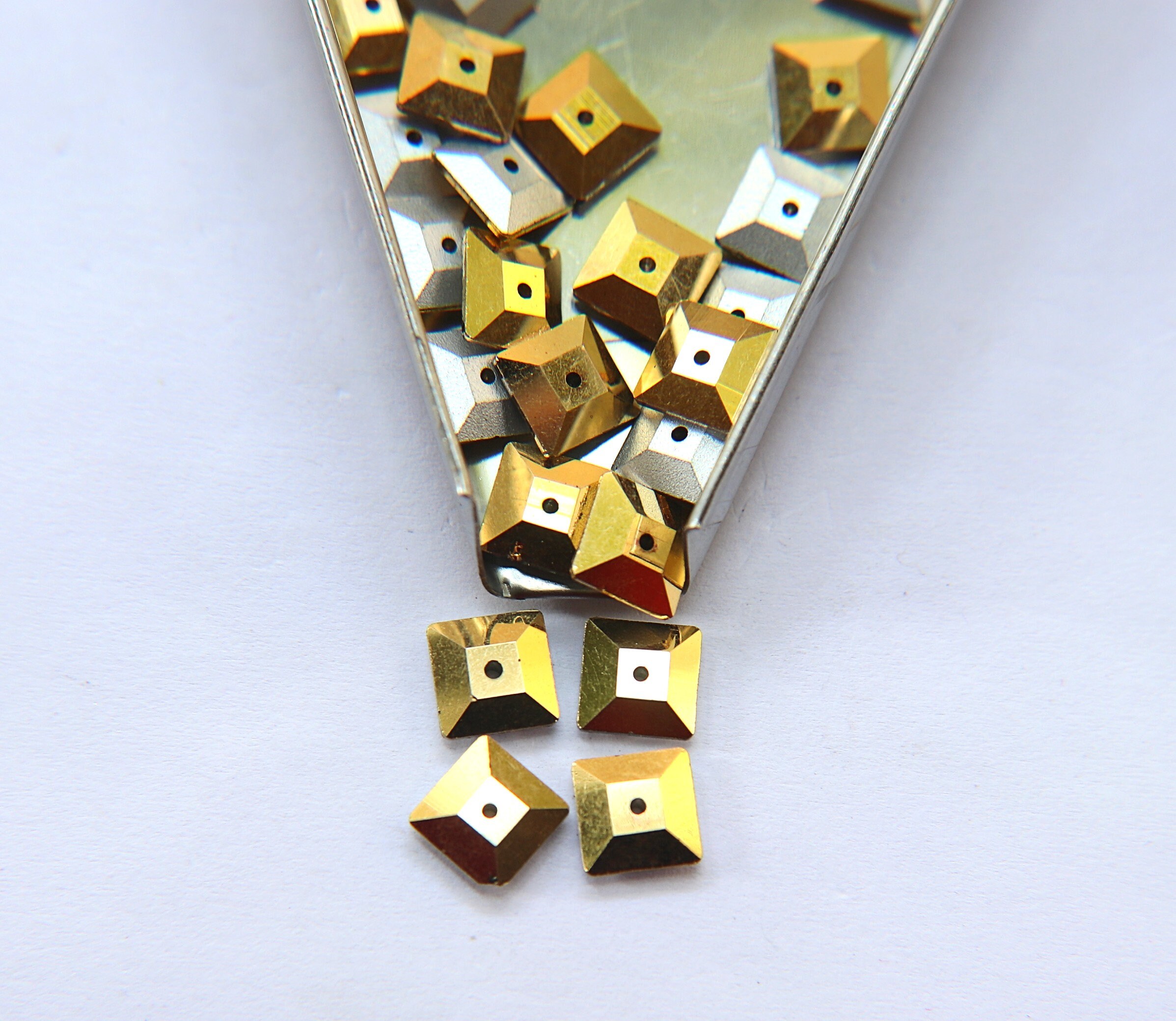 8mm Swarovski 3400 Square Lochrosen – Vintage Crystal Sew-on - Etsy