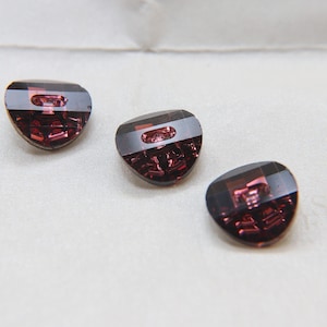 Swarovski 3016 Borgogna Bottone Rotondo da 12 mm. Patatine fritte / Cristallo leggermente ritorto 2/6/12 pezzi