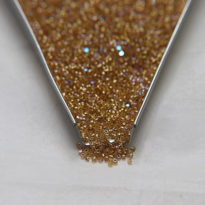 13/0 Charlotte Cut Beads Patina Gold Silver Lined Aurore Boreale 5/10/20/50/250/500 Grams matériaux de broderie, fabrication de bijoux, perles indigènes