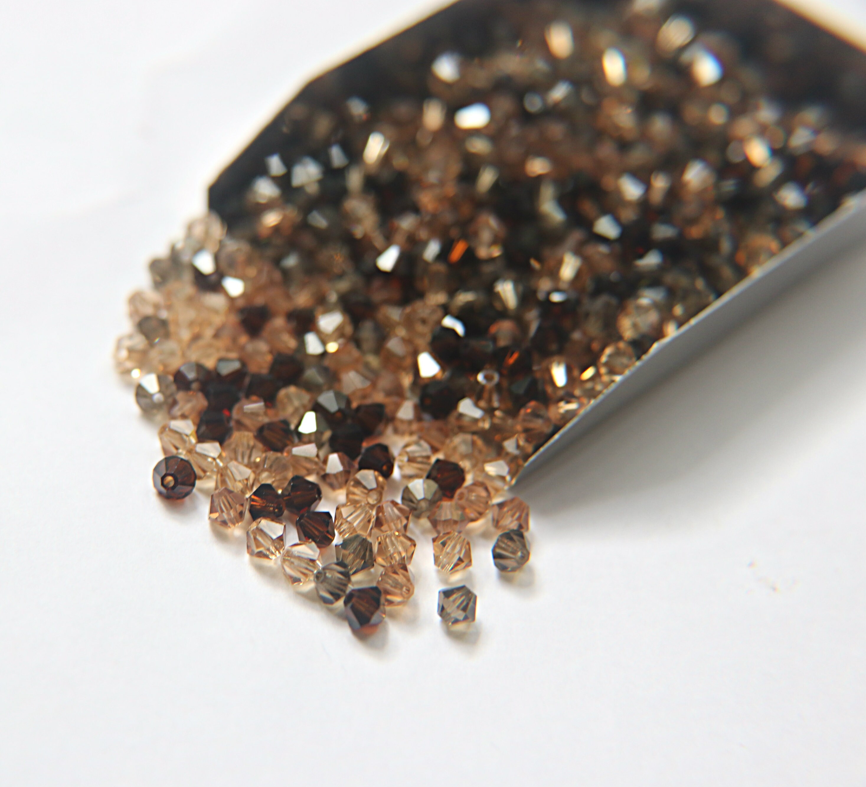 びすこってぃ４枚 4mm Hot Cocoa Designer Mixes Swarovski Bicone Beads 36/72