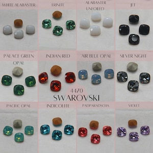 Könnte beinhalten: Sortiment von 4470 Swarovski quadratischen Kristallen in verschiedenen Farben, darunter weißer Alabaster, Erinit, unfolierter Alabaster, Jet, Palastgrüner Opal, Indisches Rot, Luftblauer Opal, Silbernacht, Pazifischer Opal, Indigolith, Padparadscha und Violett.