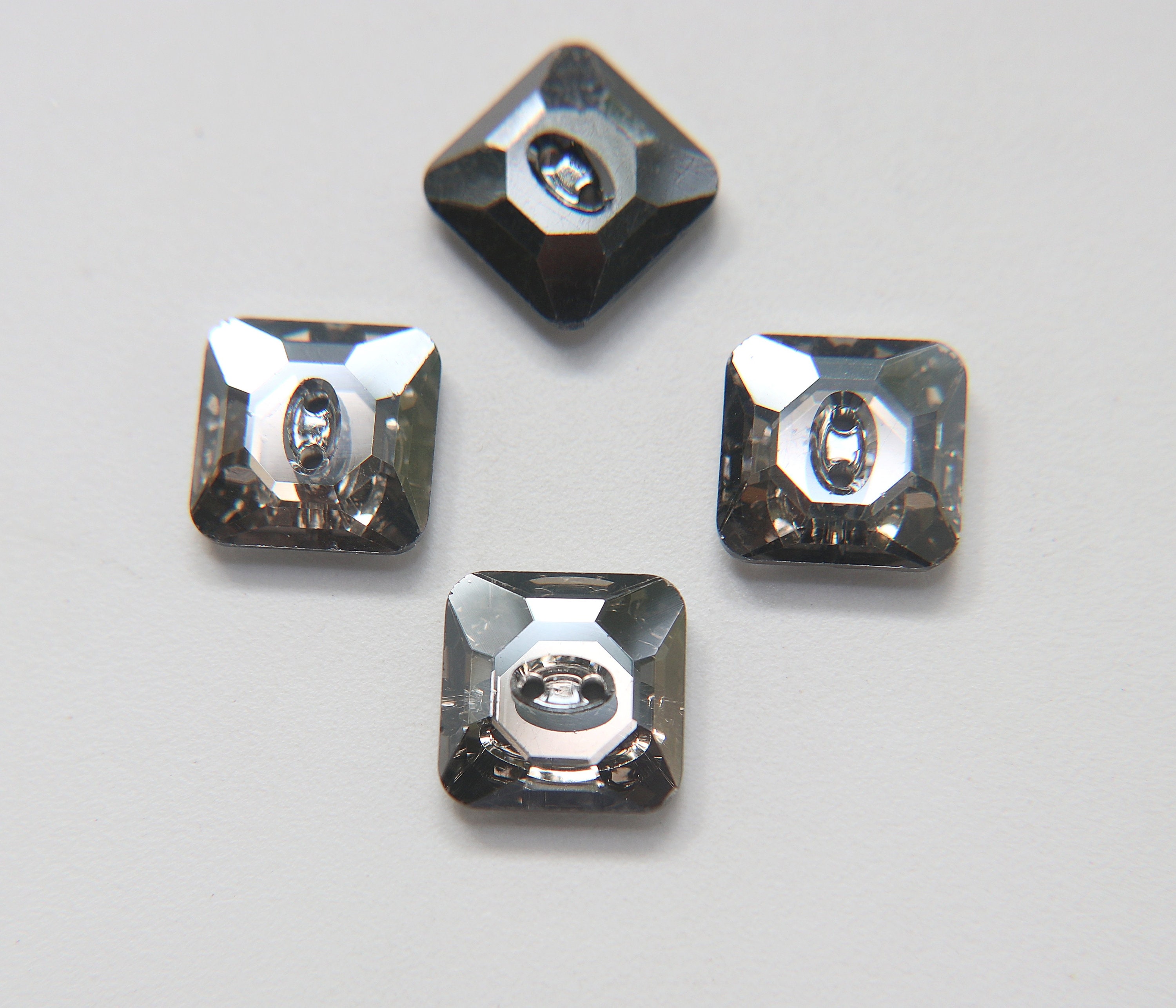 スワロフスキー#3016】48粒 Square ボタン 12mm クリスタル 【公式通販】