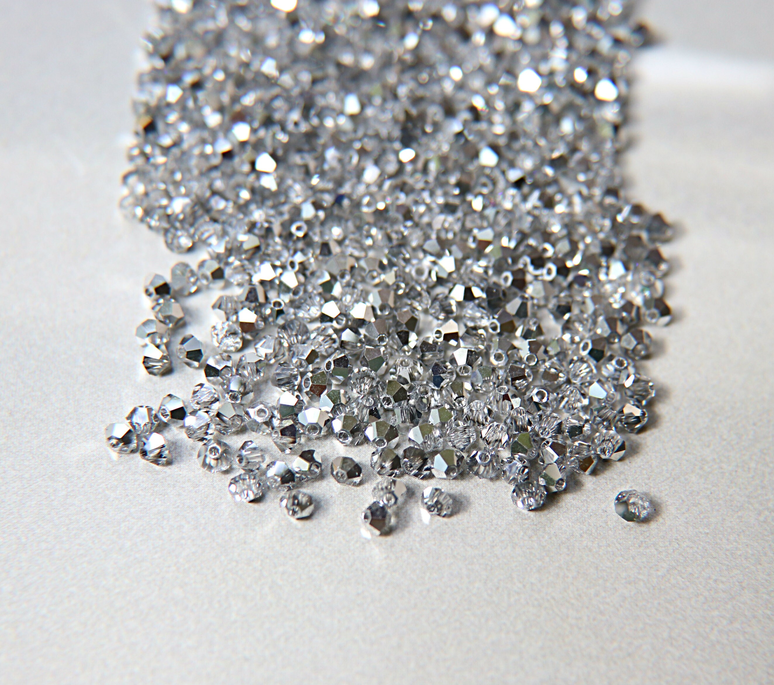 スワロフスキー　no11 Swarovski (2.5mm) Crystal Metallic Crystal Comet Argent