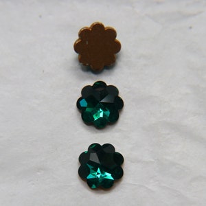12mm Swarovski Vintage Flower Foiled Flat Back Rhinestones in Emerald 2/6/12/36/72 pieces Vintage findings, jewellery parts