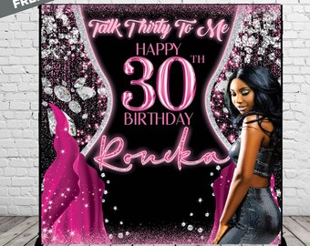 Op de afbeelding: Zwarte en roze verjaardagsachtergrond met glitter en diamanten. De tekst luidt "Talk Thirty To Me Happy 30th Birthday Romeka".