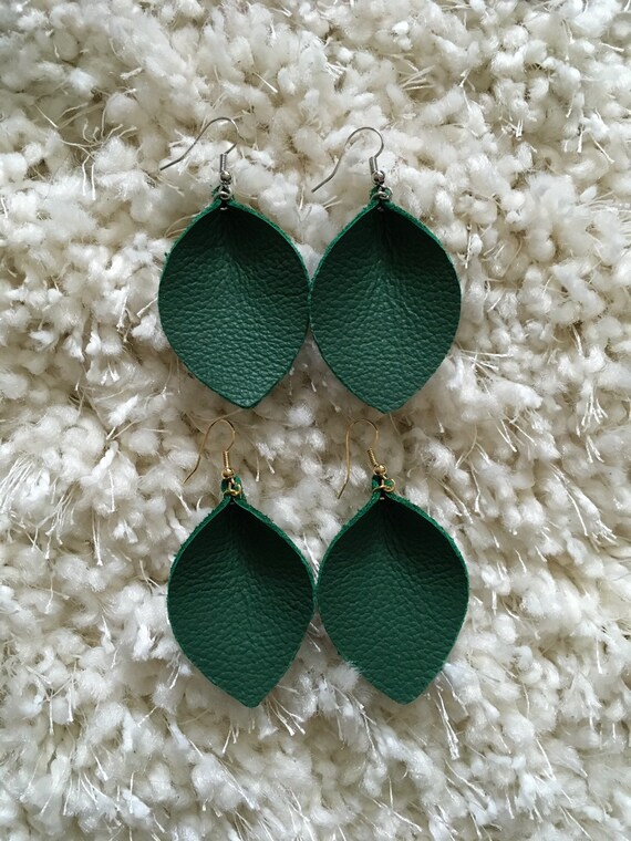 Green Drop Earrings Saint Patricks Day Earrings for Women Girls Gift Leather Earrings for Women Teardrop Dangle Earrings Petal Drop Earrings Jewelry Accessory Handmade