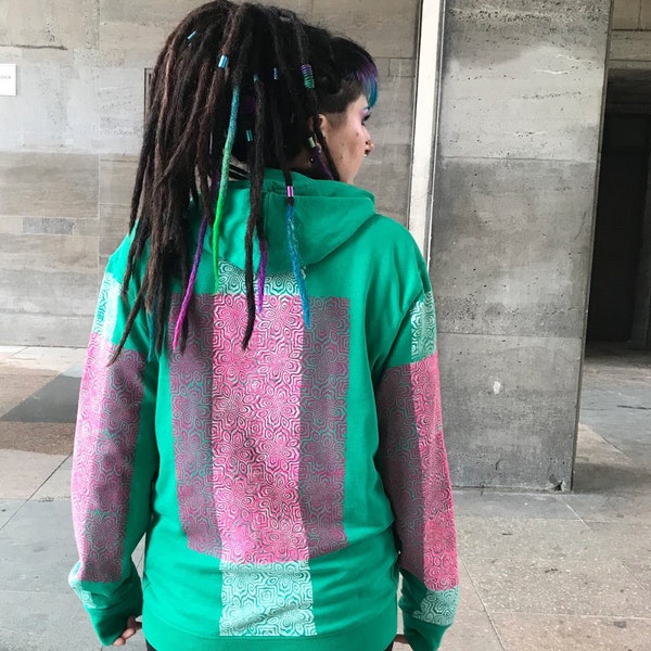 mintgrüne Kapuzenjacke Größe L, handbedrucktes Upcycling-Unikat, psychedelischer Druck neonpink-weiß, Uv-aktiver Festival Hoodie mit Taschen