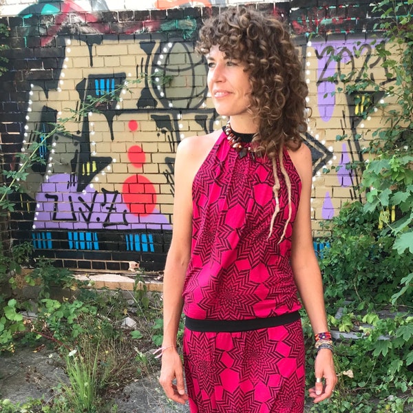 extraordinary magenta-black two-piece suit (no jumpsuit) made of a halter top and harem pants with an Op-like pattern, handmade & handprinted