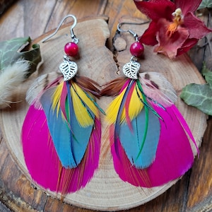 Boucles d'oreille plumes de paon bijoux en plumes naturelles et perle de verre colorées et feuilles cadeau femme Noël élégante image 1