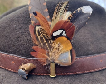 Broche ou plumet chapeau en plume naturelle - pin's beret - accessoire vêtement - chasseur et pêcheur - gibier -couvre chef - homme - cadeau