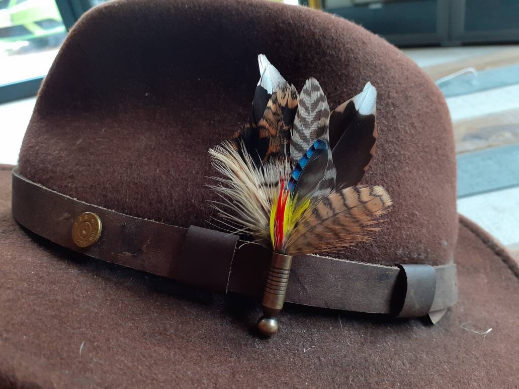 Fibula Brooch or Feather Hat in Natural 
