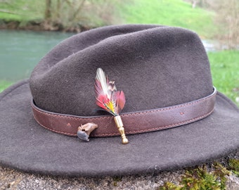 brooch or plume hat in natural feather - pin's beret - jay - customized - hunter and fisherman - ball - headgear - man