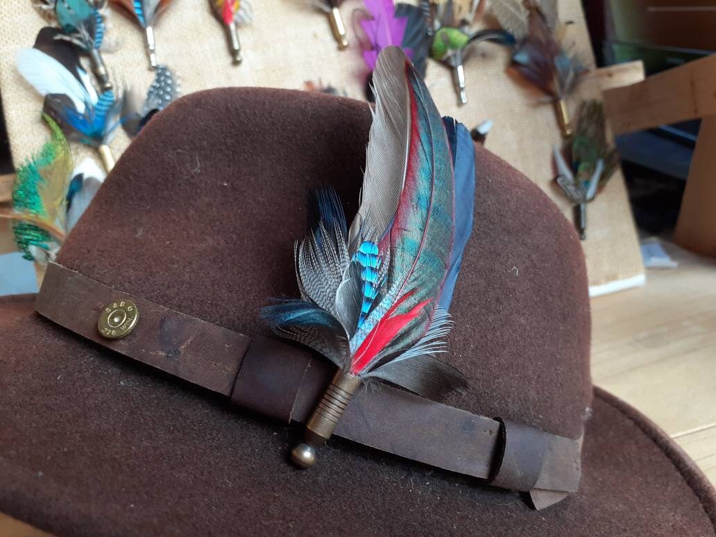 Fibula Brooch or Feather Hat in Natural 