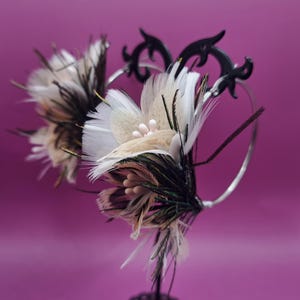 Cerchi o cerchi di fiori colorati - gioielli di piume naturali - fiori - regalo per donna - festa della mamma - caccia - acciaio inossidabile
