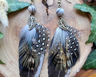 Boucles d'oreille plumes de paon - bijoux en plumes naturelles et perle de verre - colorées et feuilles - cadeau femme Noël - élégante