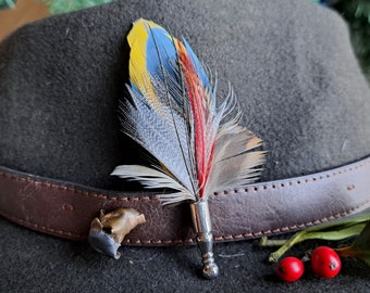 Broche ou plumet chapeau en plume naturelle - pin's beret - chasse à la bécasse - chasseur - calibre- couvre chef - homme - boutonnière mari