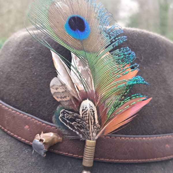 Broche ou plumet chapeau en plume naturelle - pin's beret - accessoire vêtement - chasseur - bécasse- couvre chef - homme - boutonnière mari