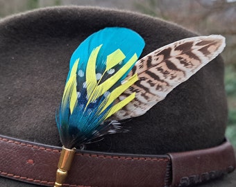 Fibula - brooch or plume hat in natural feather - pin's beret - purple - customize - hunter and fisherman - hunting - headgear - man