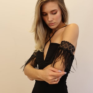 Black Armlet Sleeve, Leather Upper Arm Band Women, Black Ostrich Feather Cuffs, Burning Man Outfit, Coachella Festival Outfit Accessories