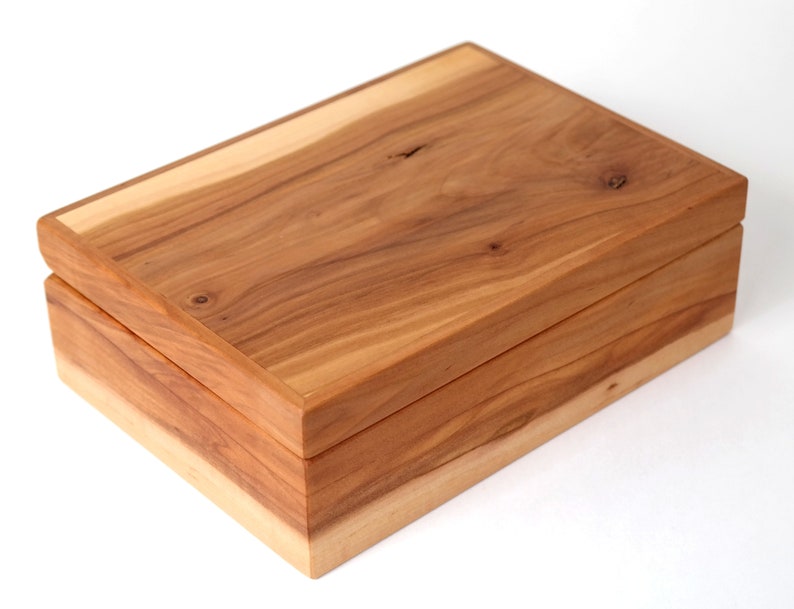Jewelry box engraving gift box personalizes wood magnetic closure massively apple tree