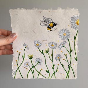 Dipinto acrilico originale di Bumblebee e Daisy su carta fatta a mano