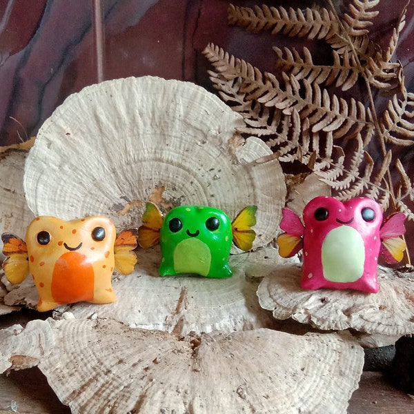 Fairy Frog clay figurines, frog fairy desk decor-friend clay, miniature frog ornament Christmas, frog retirement gift women, frog room decor