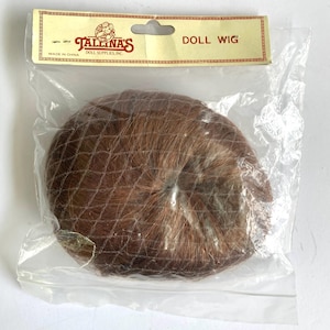 Peruca de boneca da Tallina&#39;s - Bob castanho-avermelhado curto com rede de cabelo - Tamanho 10