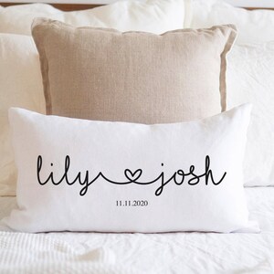 Gepersonaliseerde paarkussen, aangepaste kussensloop huwelijkscadeau, namen en houdbaarheidsdatum paar, kussenslopen bruiloft, kussensloop aangepaste tekst
