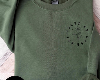 Sudadera verde con cuello redondo Focus on the Good