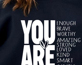 Sudadera con cuello redondo "Eres suficiente" - negra